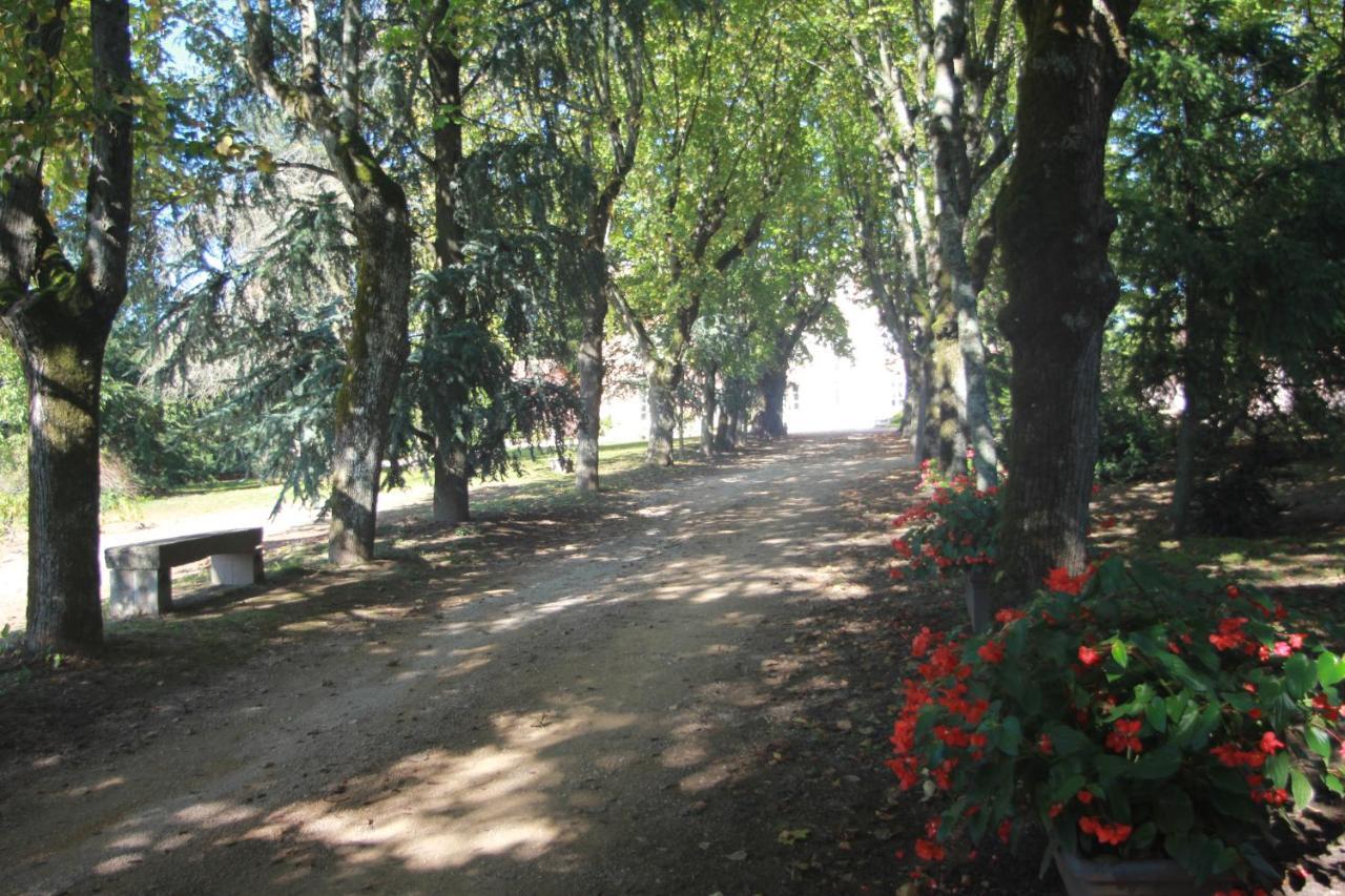 Chateau De La Chapelle Des Bois Fleurie Quarto foto